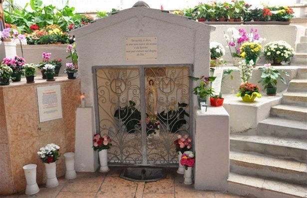 Apparizioni. A Fontanelle un santuario dedicato a Maria Rosa Mistica-Madre della Chiesa dans Apparizioni mariane e santuari Fontanelle