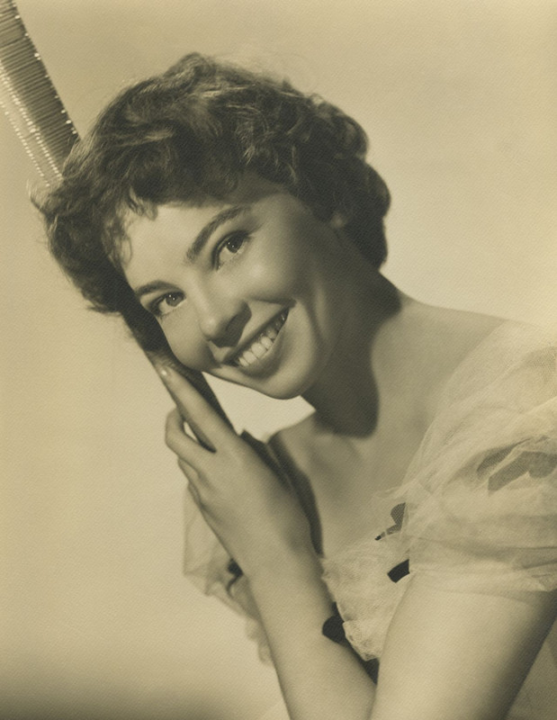leslie_caron_ma82