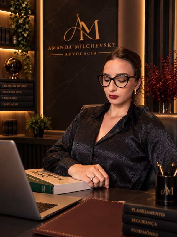 Dra. Amanda Milchevsky no escritório