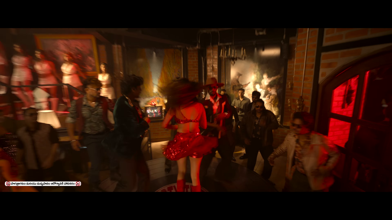 [Image: vlcsnap-2025-10-14-19h29m01s543.png]
