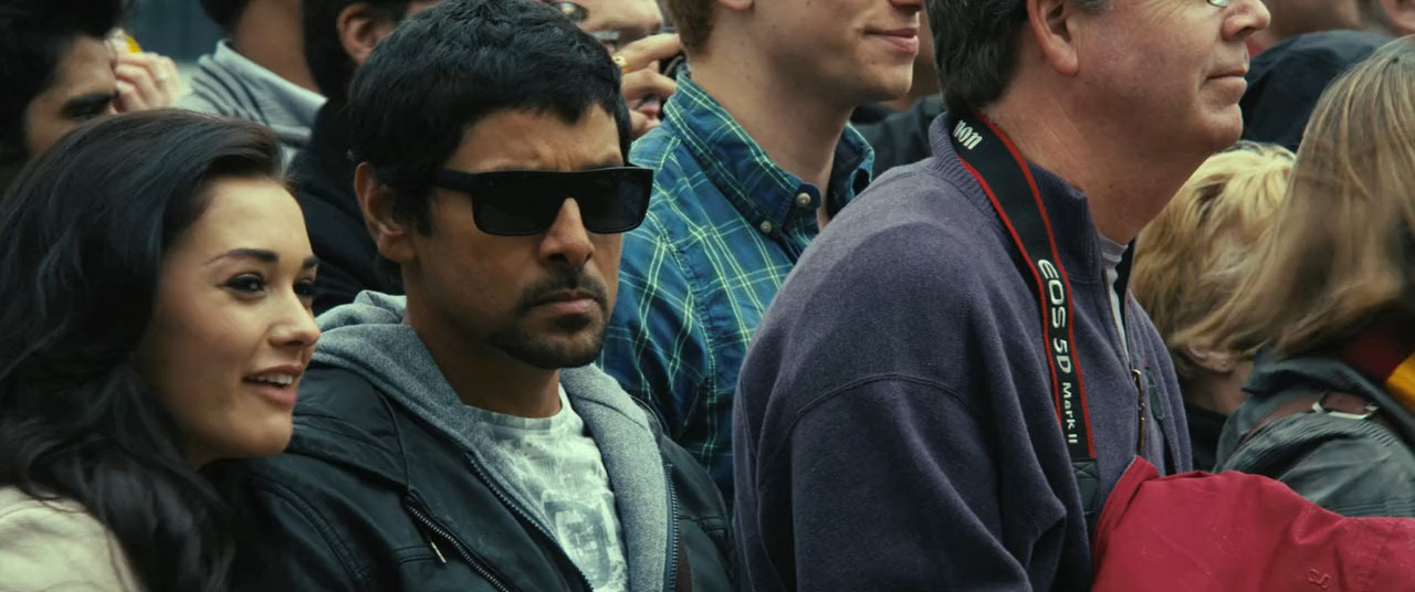 Thaandavam 2012 BluRay [Tamil] 480p, 720p ESub Screenshot