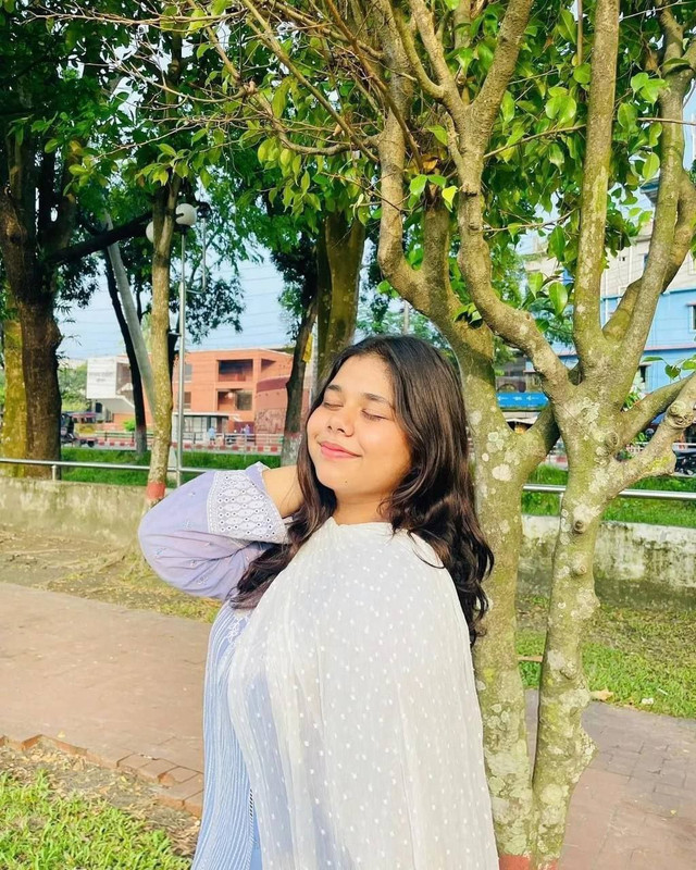 photo 6271757021283993158 y