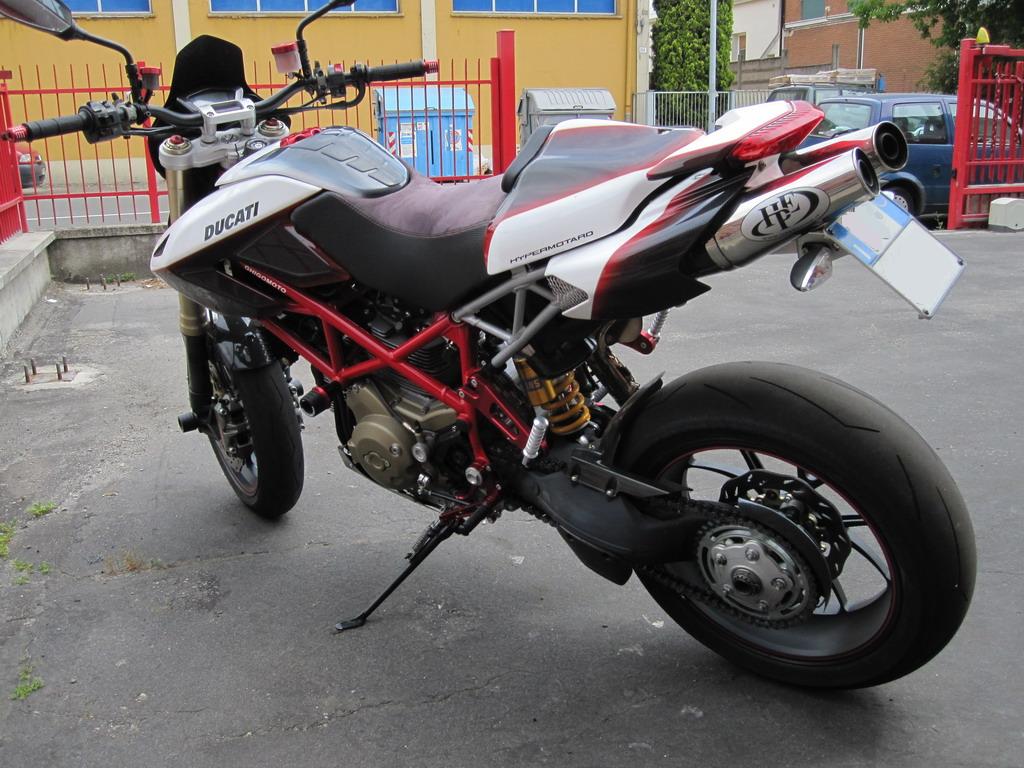 ducati-hypermotard-bursi-evolution-special-7