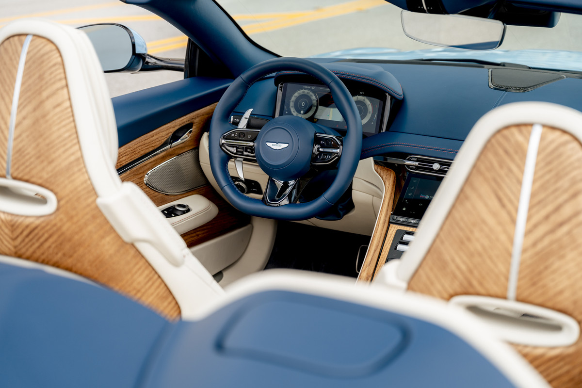 Aston Martin DB12 Volante - Palm Beach Edition 5