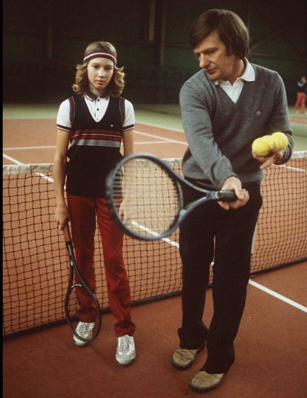 Steffi-and-Peter-Graf-Dunlop-rackets.jpg