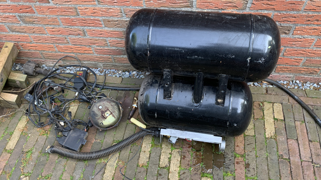 9D884FAC-6B12-4F9A-9C81-BF104945B12E