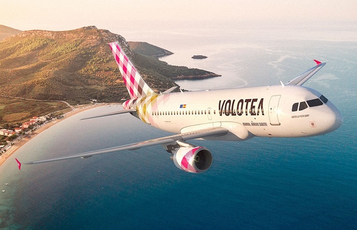 Maskapai Volotea. Penerbangan Volotea dari Prancis ke Kroasia yang dialihkan ke Italia baru-baru ini membuat segelintir penumpang terdampar di bandara.
