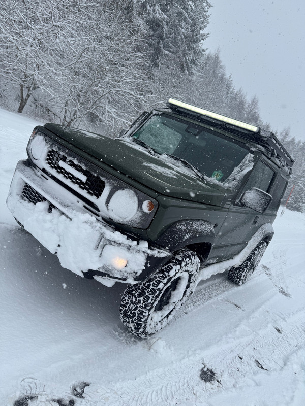 Schnee-Auto-Jimny.jpg