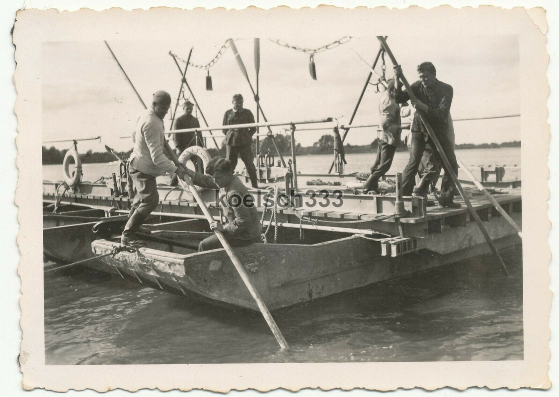 Foto Pioniere vom Pionier Bataillon 9 auf einer Ponton Fähre in Pulawy Polen