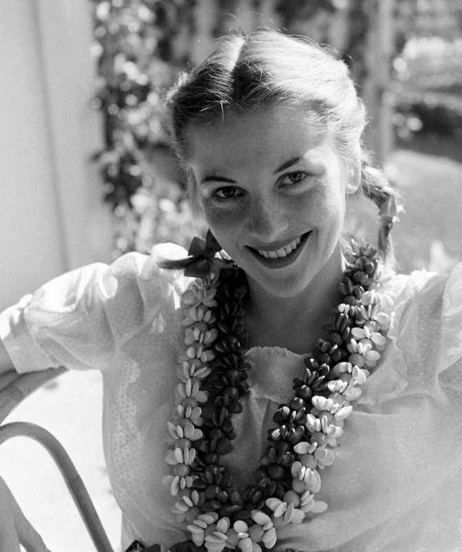 joan_fontaine_b03