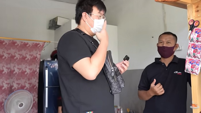 Aep sopir taksi yang banting setir jualan mi ayam.