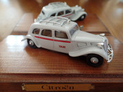 Norev-11-A-1935-Familiale-Taxi-Parisien-Gris-tr-s-clair-avec-Galerie.jpg