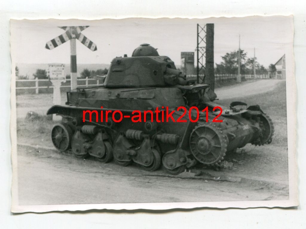 zerstörter Panzer, Renault R-35, Wegweiser, Vaux