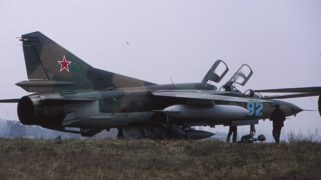 559 APIB Mig-23UB 92 Blue_6902015_3