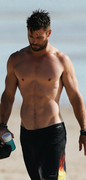 Chris-Hemsworth-superficial-guys-107