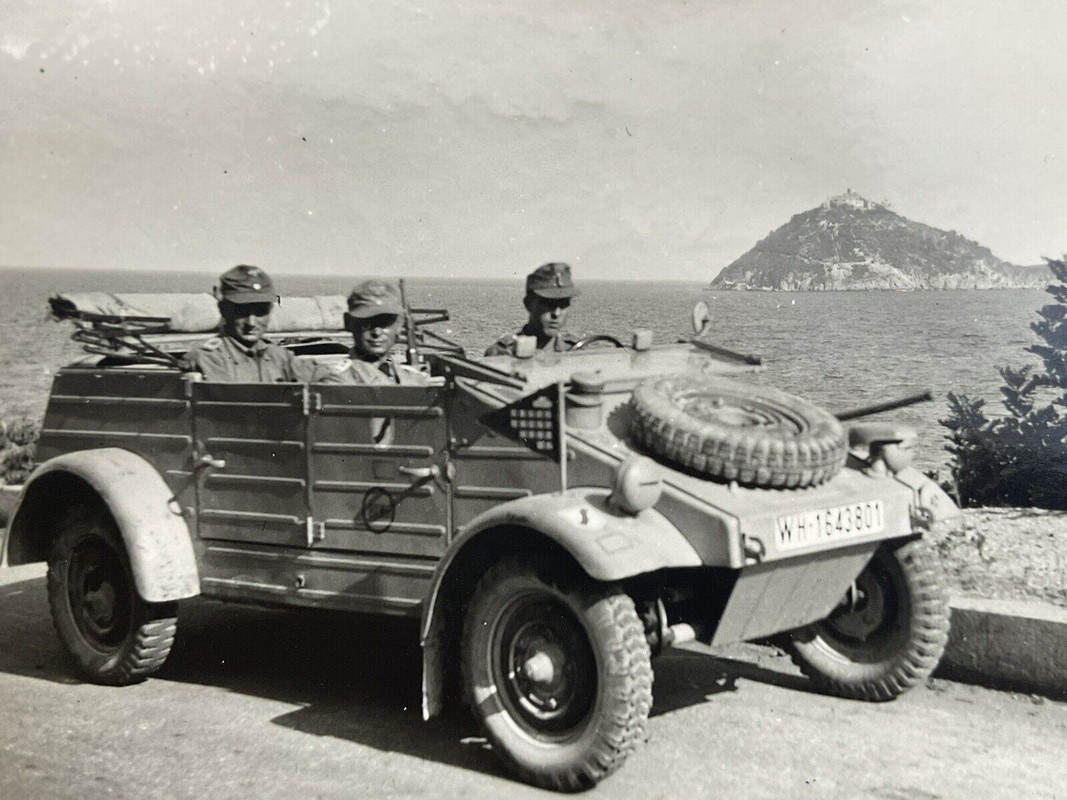 Photo Kübelwagen Typ 82 Abz.der 34 Inf. Division Italien Albenga Italy 1944.