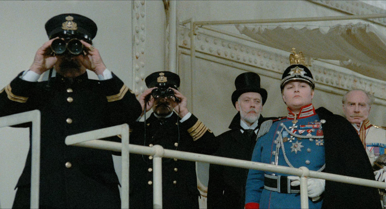 And the Ship Sails On (1983) Criterion.mkv_014542.711