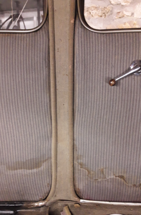 Garniture pied de porte