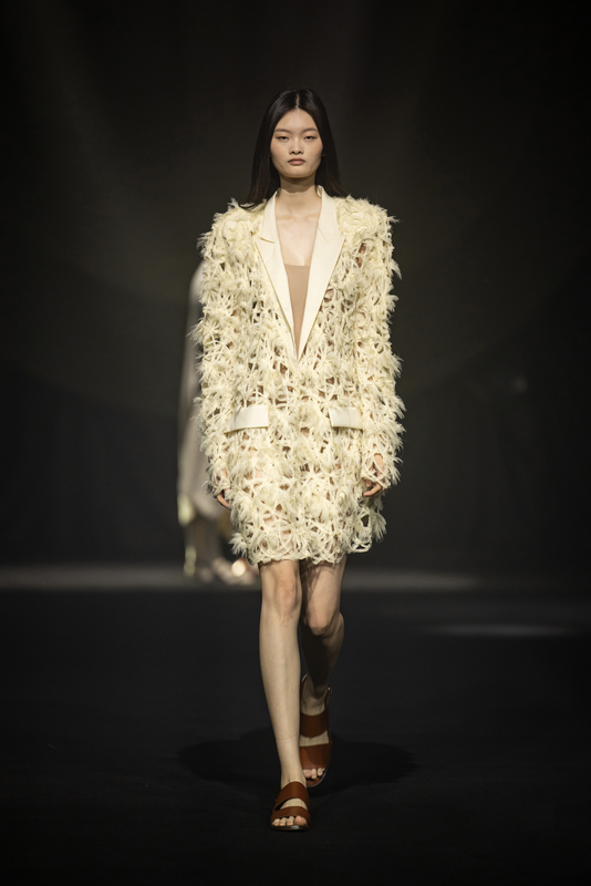 Alberto Zambelli sfila in Cina a Keqiao Fashion Week Alberto Zambelli sfila in Cina a Keqiao Fashion Week