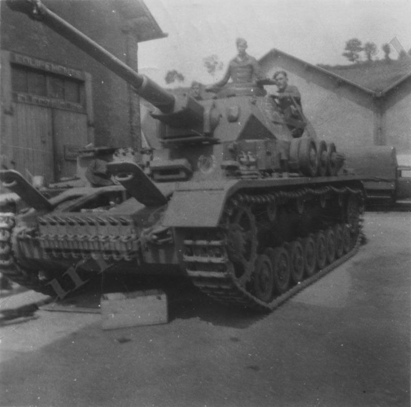Panzer IV Langrohr Wappen Dietrich lah Kaserne Evreux Франция 1942