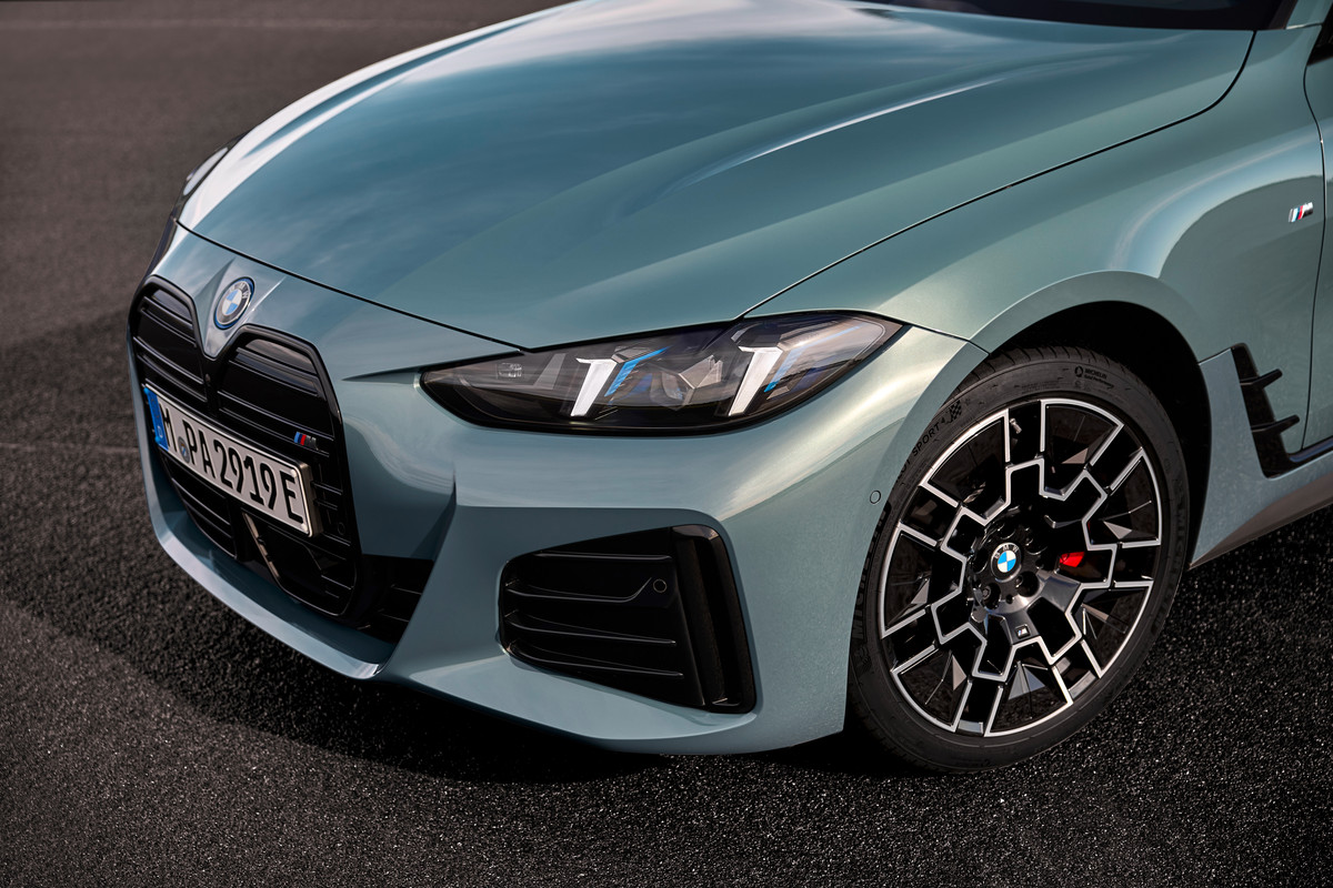 P90546635_highRes_the-new-bmw-i4-m50-x