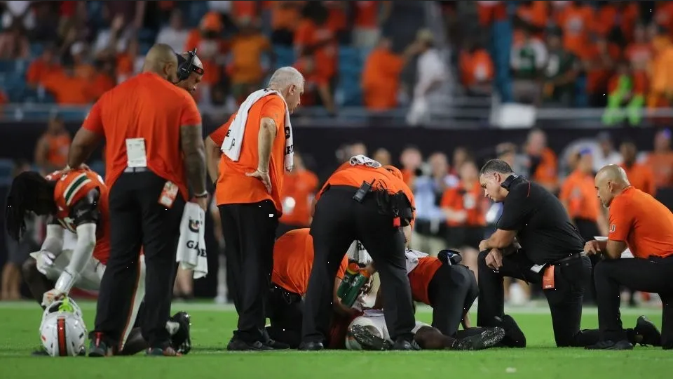 ¿Qué le pasó a Kamren Kinchens? Jugador de Miami es trasladado al hospital