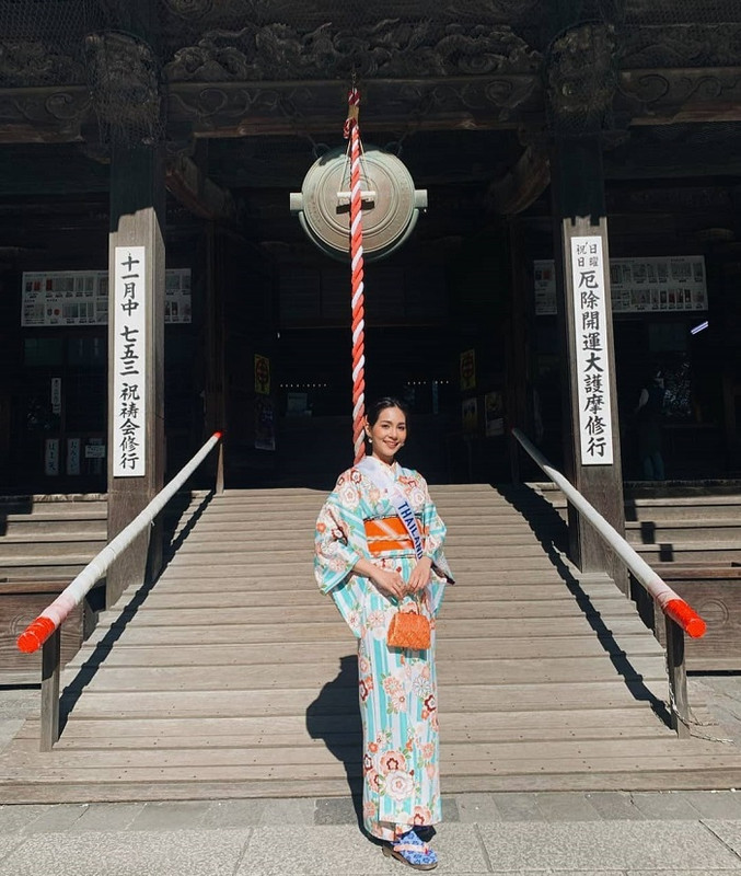 Berpose di Ashikagagakko