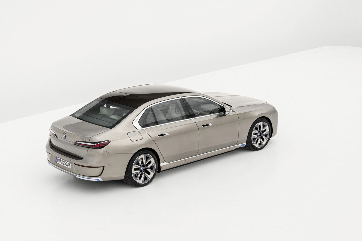 P90458192_highRes_the-new-bmw-i7-xdriv