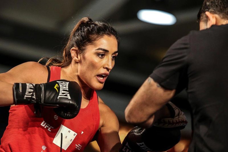 Татяна Суарес срещу Вирна Жандироба на UFC 310