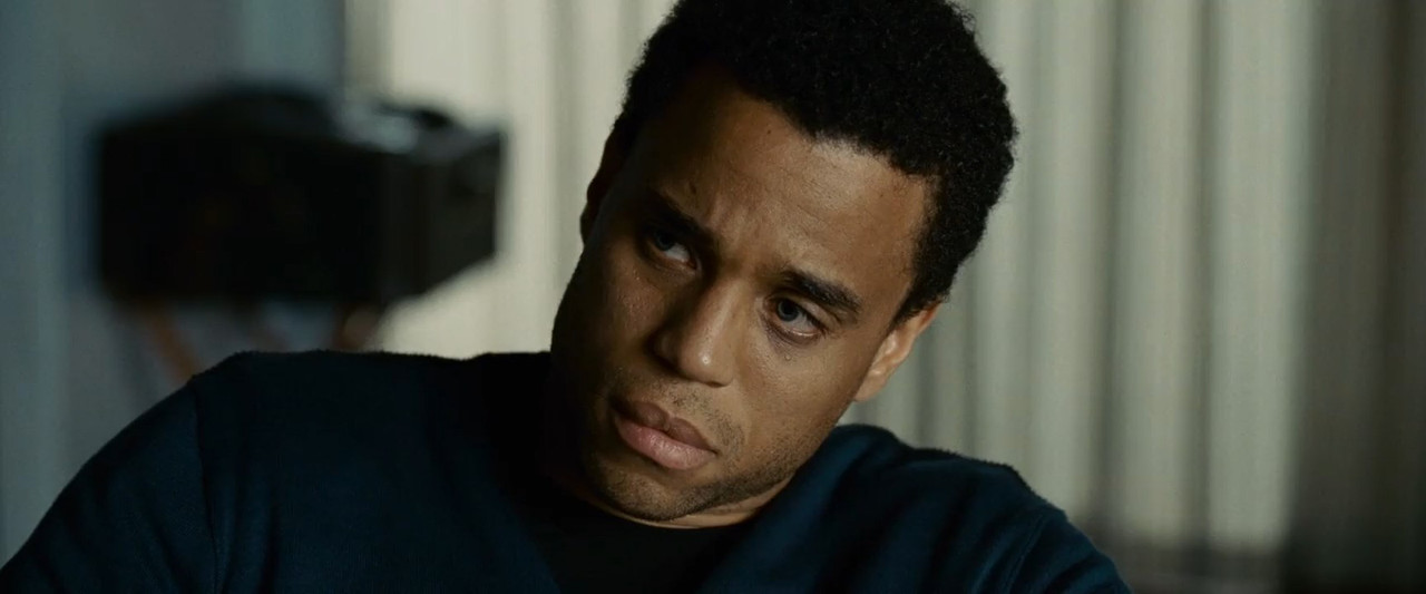 Seven Pounds 2008 BluRay [Hindi + English] 480p 720p ESub Screenshot