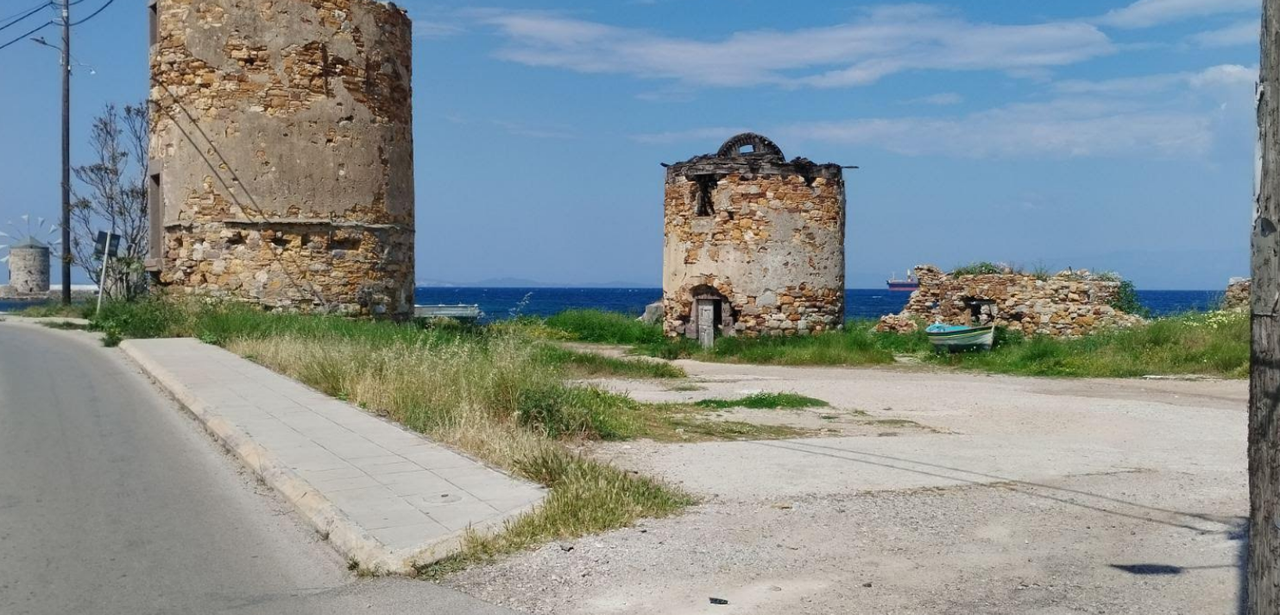 Η ΠΙΟ ΠΟΛΥΦΩΤΟΓΡΑΦΗΜΕΝΗ ΓΩΝΙΑ ΤΟΥ ΝΗΣΙΟΥ ΕΧΕΙ ΜΕΤΑΤΡΑΠΕΙ ΣΕ ΠΑΓΙΔΑ ΓΙΑ ΕΠΙΣΚΕΠΤΕΣ ΚΑΙ ΟΔΗΓΟΥΣ – ΚΑΙ Η ΠΟΛΙΤΕΙΑ ΕΞΑΚΟΛΟΥΘΕΙ ΝΑ ΑΔΙΑΦΟΡΕΙ