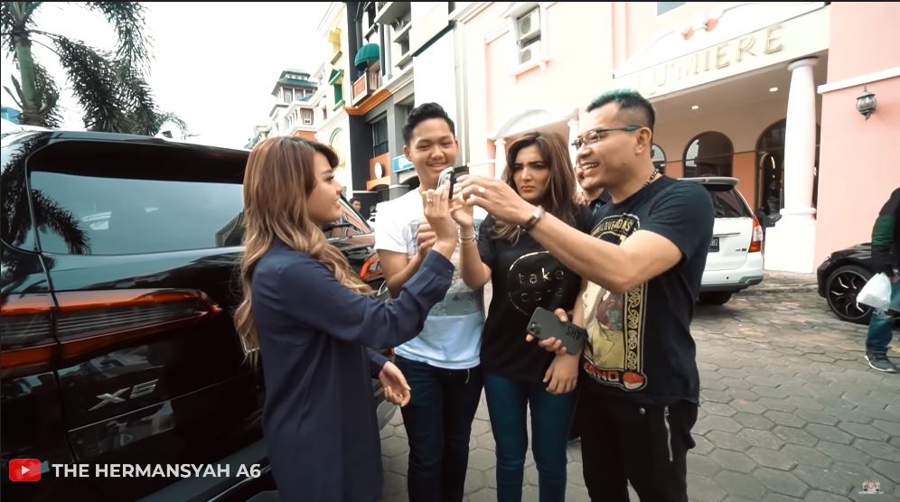 mobil baru Anang Hermansyah dan Ashanty