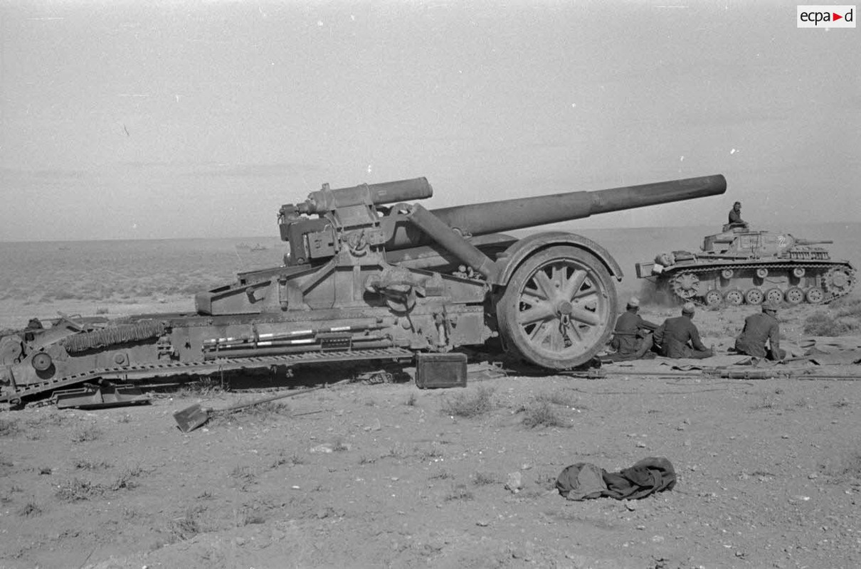 Une pièce d'artillerie de 21 cm Mörser 18..