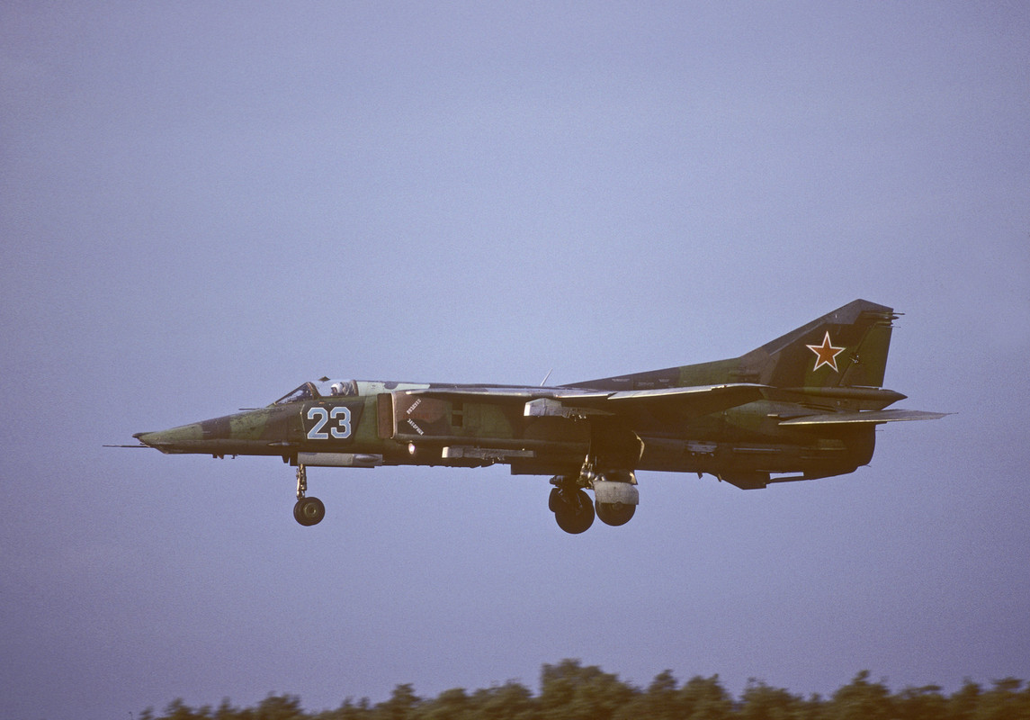 559 APIB Mig-27K 23 Blue_76802643370 (3)