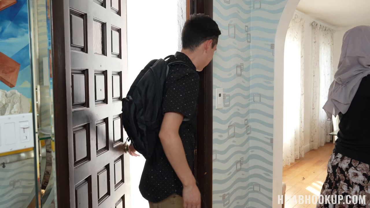 Malina Melendez - The Lost Phone - HIJABHOOKUP.mkv.0002