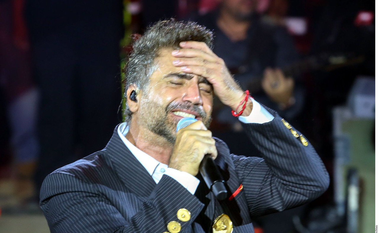 Alejandro Fernández regresa a los palenques y rinde honor a Vicente Fernández