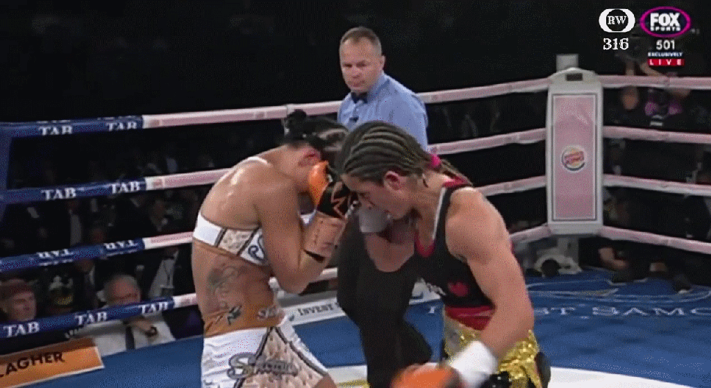 Laura-Soledad-Griffa-box-5ft4-122-125-lb-landing-a-painful-bodyshot