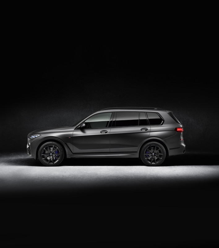 P90386156_highRes_bmw-x7-edition-dark-