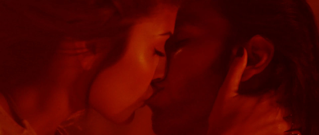 Anushka Sharma - Ladies Vs. Club Scene.mkv_20200818_202858.013