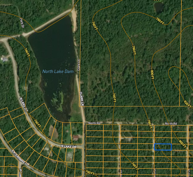 2 blocks to North Lake, 6 minute drive to Crown Lake Pier