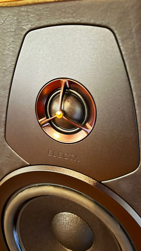 e8354eae-8682-4fbb-8585-c6dfb0809df9.jpg