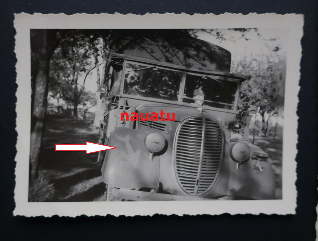 Foto Fallschirmjäger Sanitäter SK7 Ford 3t Lkw Truppenkennzeichen Pfeil