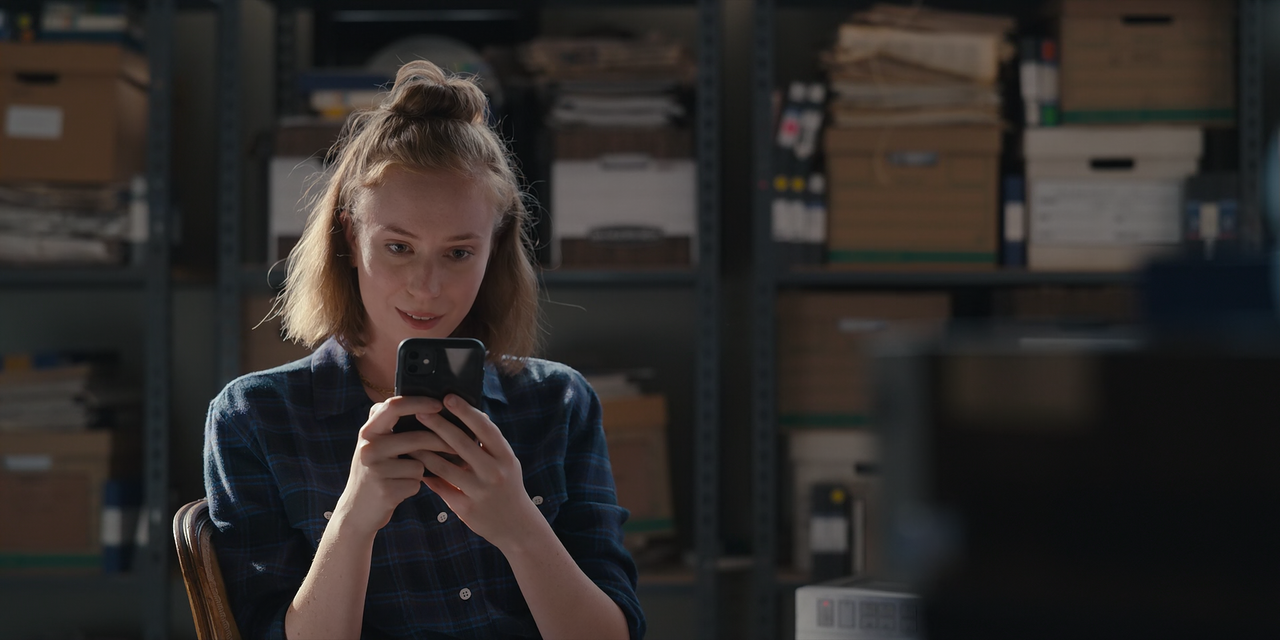 Hacks.(2021).S01E03.A.Gig’s.A.Gig.1080p.10bit.BluRay.AAC5.1.HEVC-Vyndros.mkv_snapshot_08.37_[2022.07