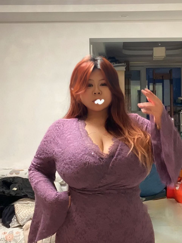 3 soul开发出来的肉坦，因为这种妹子基本上没啥人去追所以非常之好约，D奶子乳交起来的感觉一点都不差强烈建议兄弟们猎艳的时候换换目标，有时候这种bbw又嫩又会玩还贼饥渴，这母狗从认识到同居连2周都没