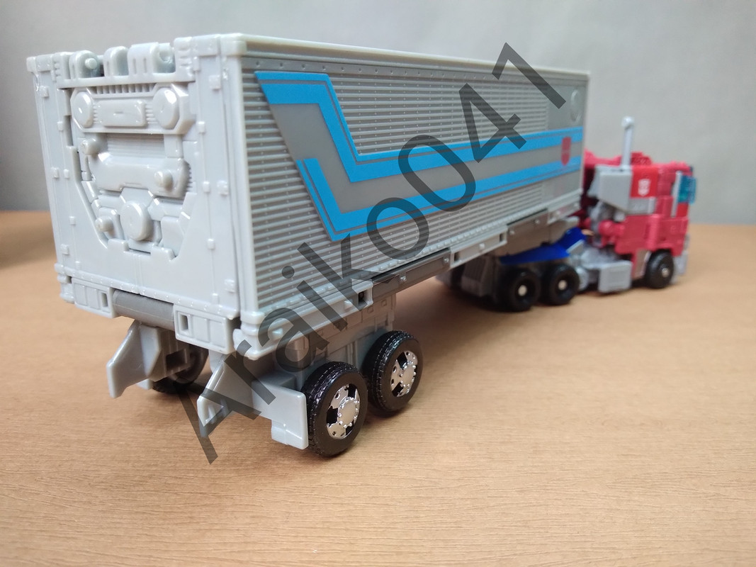 Rise-Of-The-Beasts-Mainline-Voyager-Optimus-Prime-In-Hand-Images-8