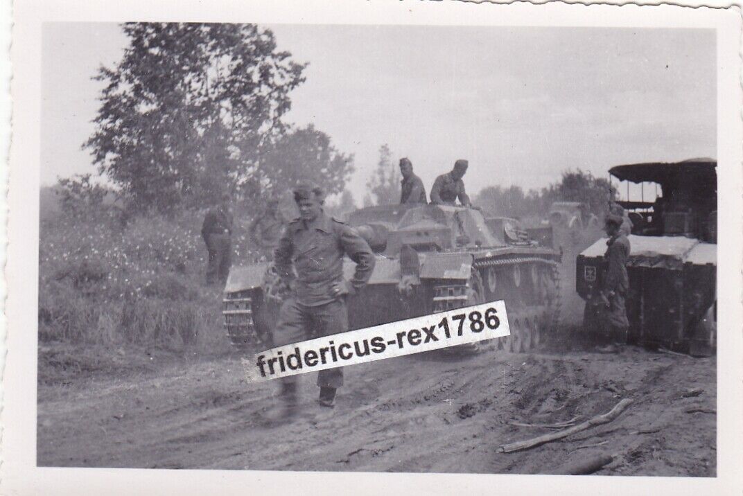 Foto Panzer Tank Stummel Sturmgeschütz III StuG Frontfahrt Comba