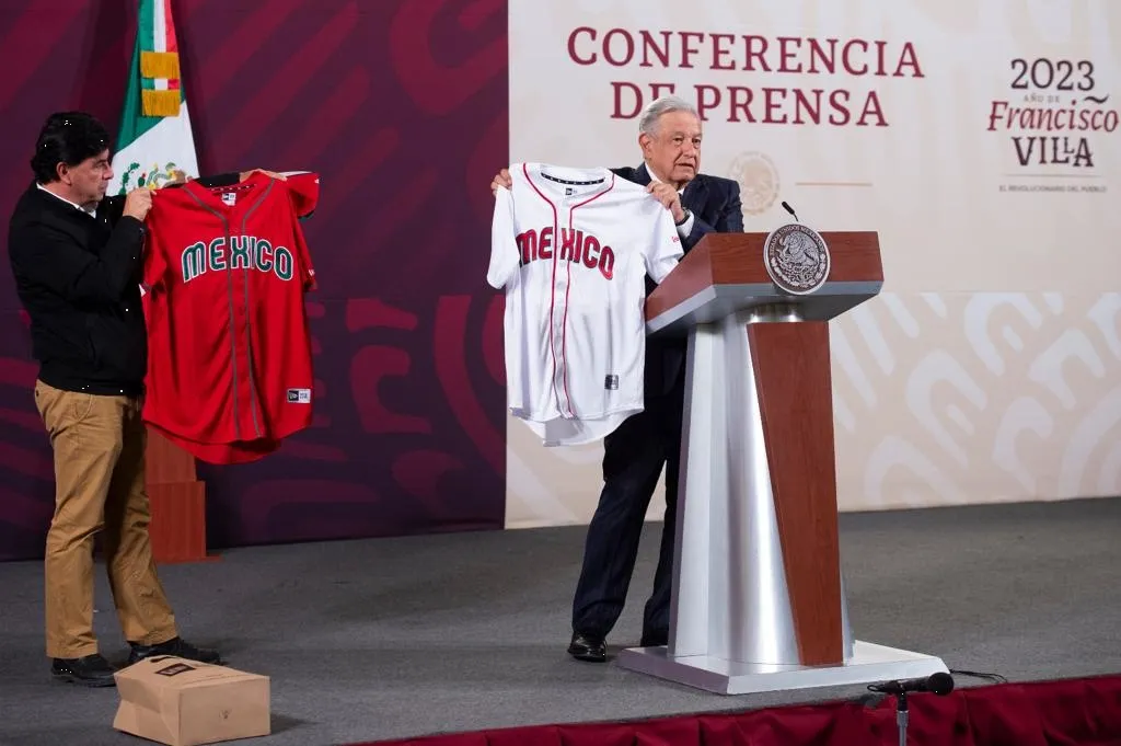 AMLO pide “cepillar” a Colombia en Clásico Mundial de Béisbol