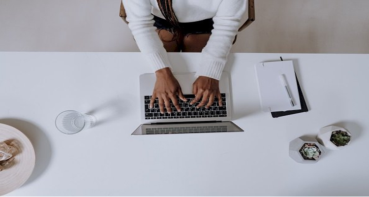 5 Tips Asyik Menulis agar Mata Tetap Segar