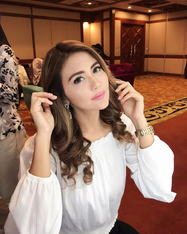 Juliana Mochtar merupakan mantan finalis Puteri Indonesia 2010. Ia juga dikenal sebagai istri dari mendiang Herman Sikumbang, gitaris dari Seventeen Band.