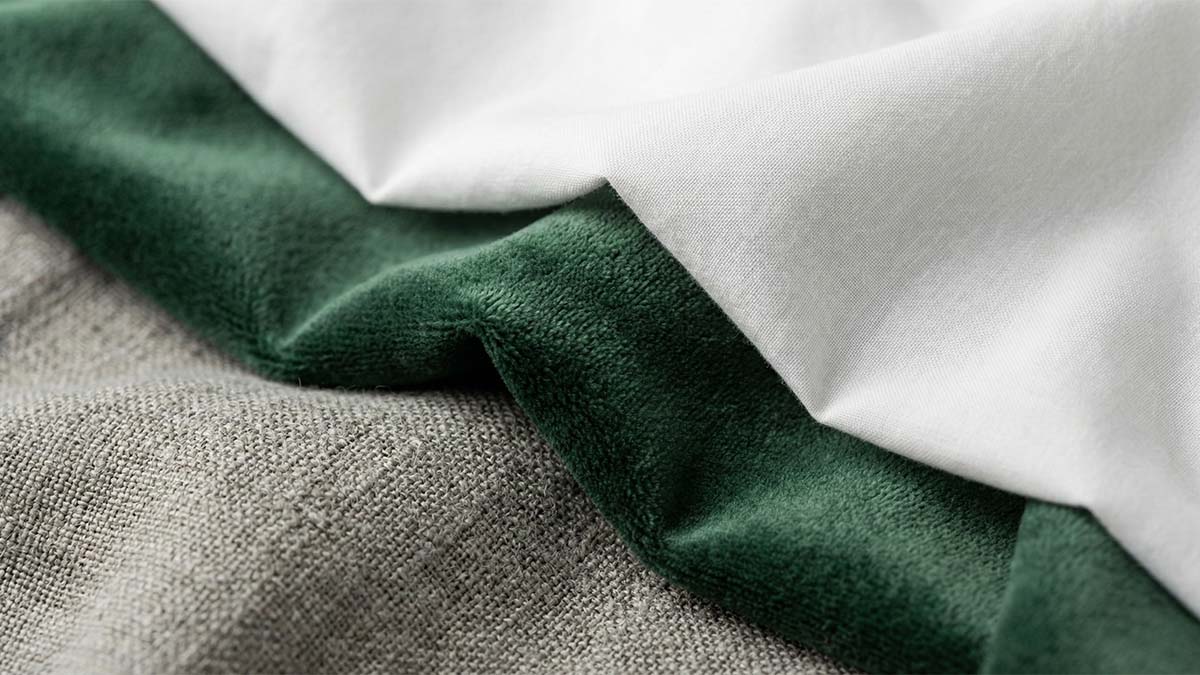 Макросъемка фактур тканей: сочетание льна, хлопка и велюра